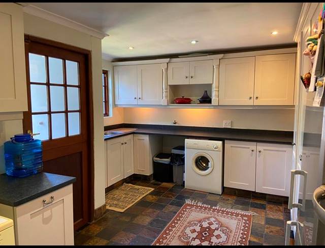 8 BEDROOM HOUSE FOR SALE IN MONTROSE